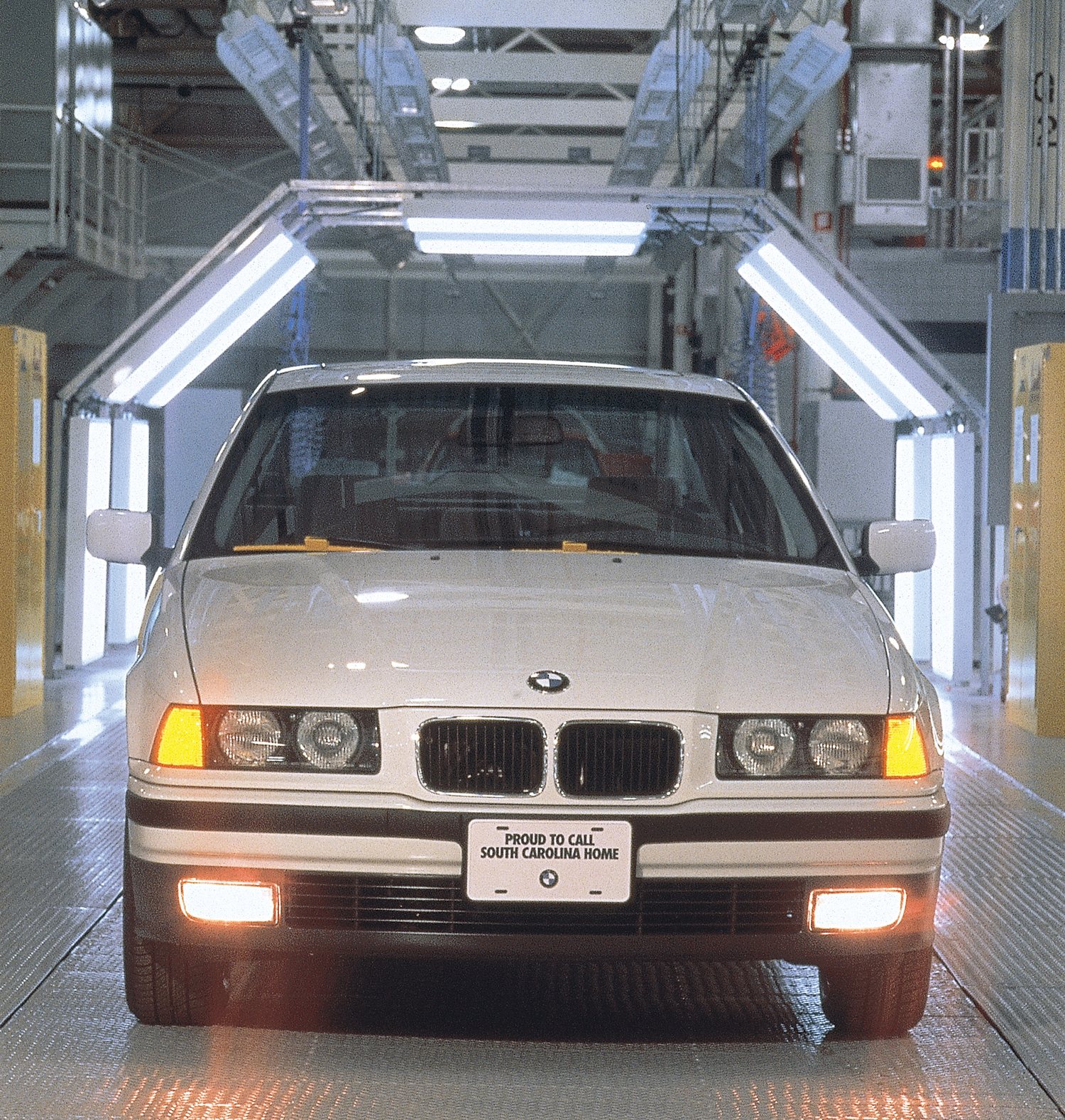 The first vehicle manufactured at the Spartanburg plant (USA): a third-generation BMW 3 Series (E36) (1994)